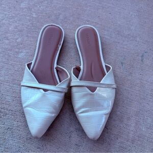 Old Navy Cream Textured Mules